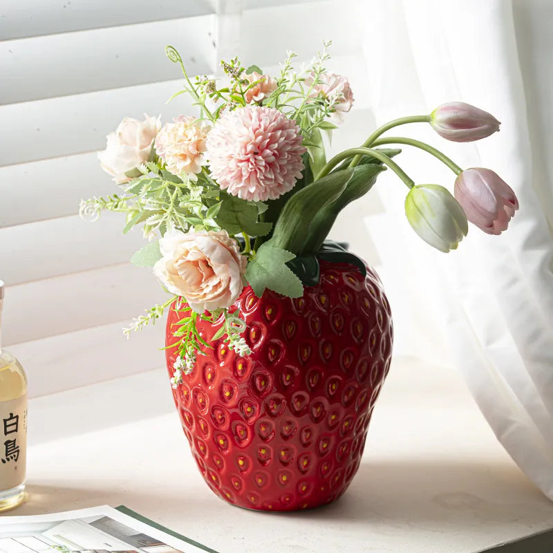 Lisslune | Ugly Strawberry Vase
