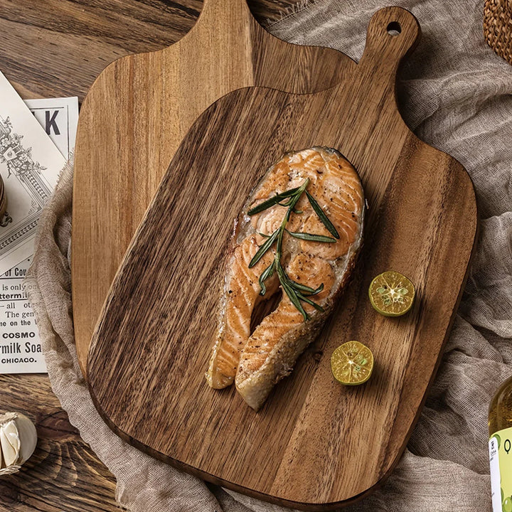 Lisslune | ChopMaster - Elegant wooden cutting board for versatile use in the kitchen