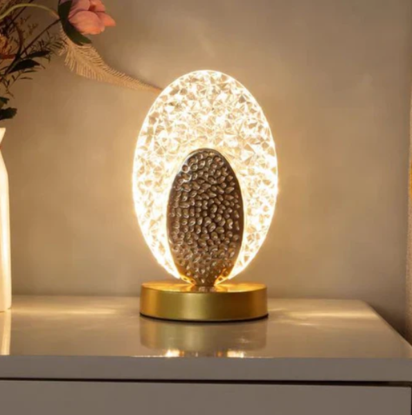 Lisslune | Elegant table lamp in peacock design