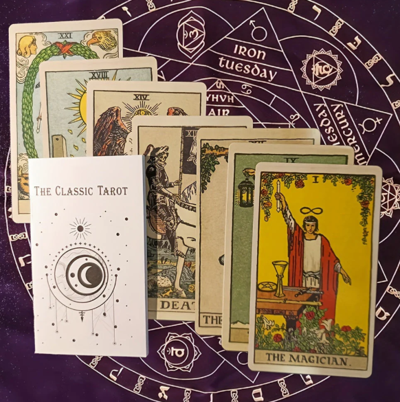 Lisslune | Traditional Tarot deck with 78 cards