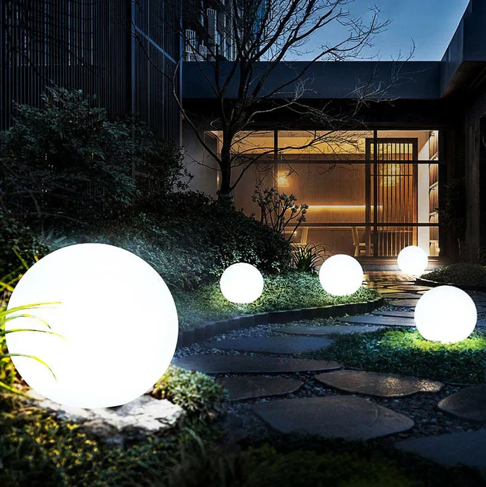 Lisslune | Round Garden Lamp