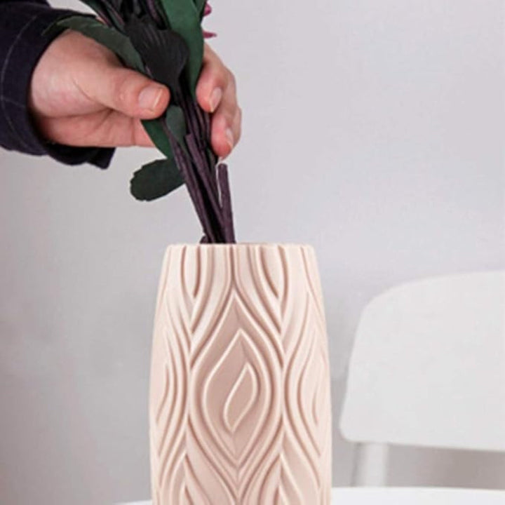 Lisslune | Sculpted Textured Leaf Vase