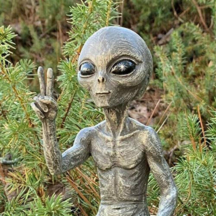 Lisslune | Playful Alien Garden Statue Set