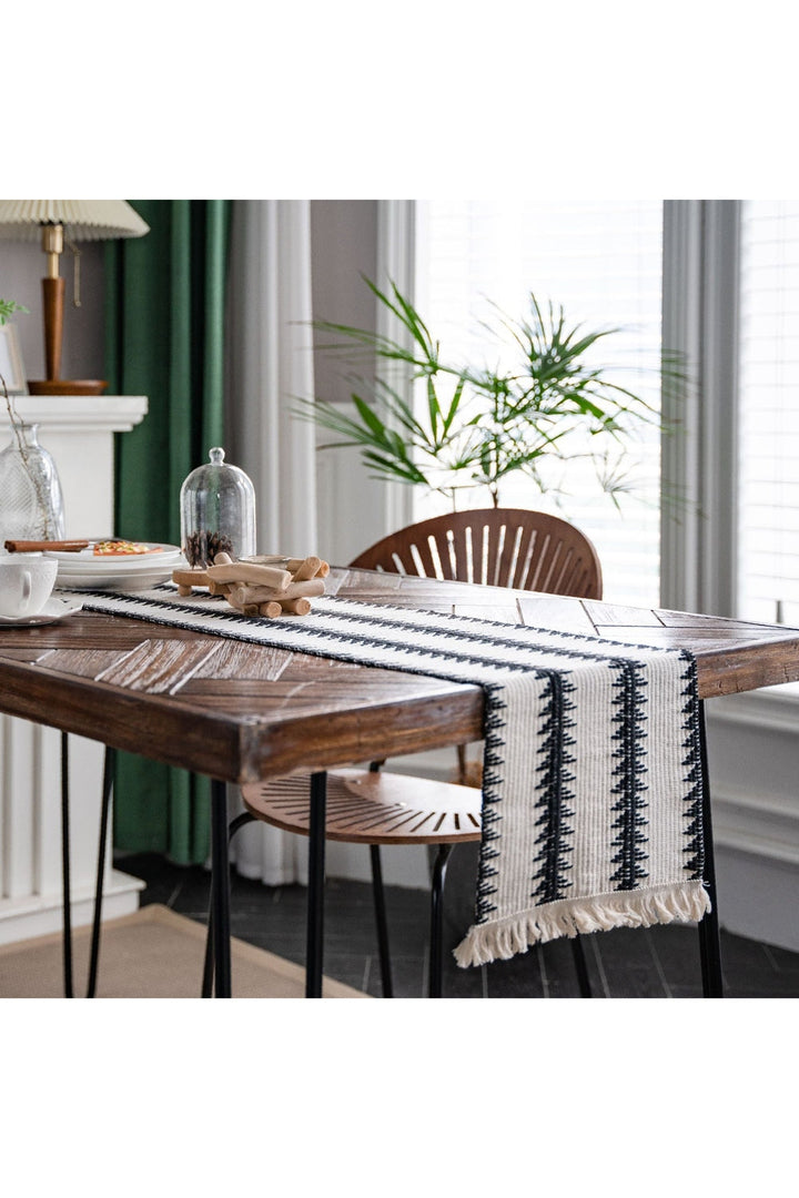Lisslune | Table Runner - Light Academia