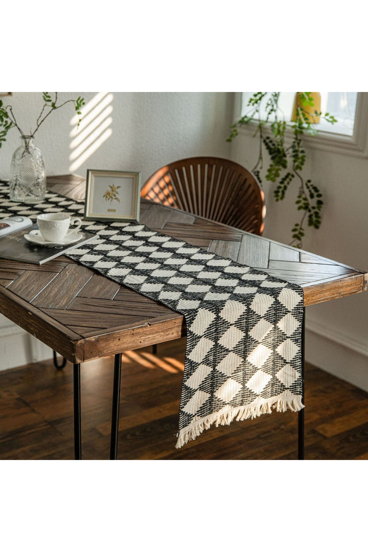 Lisslune | Table Runner - Light Academia
