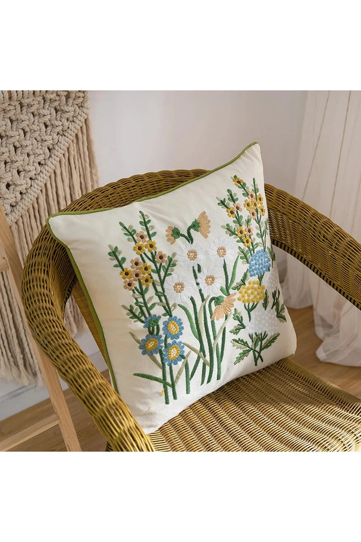 Lisslune | Embroidered cushion covers