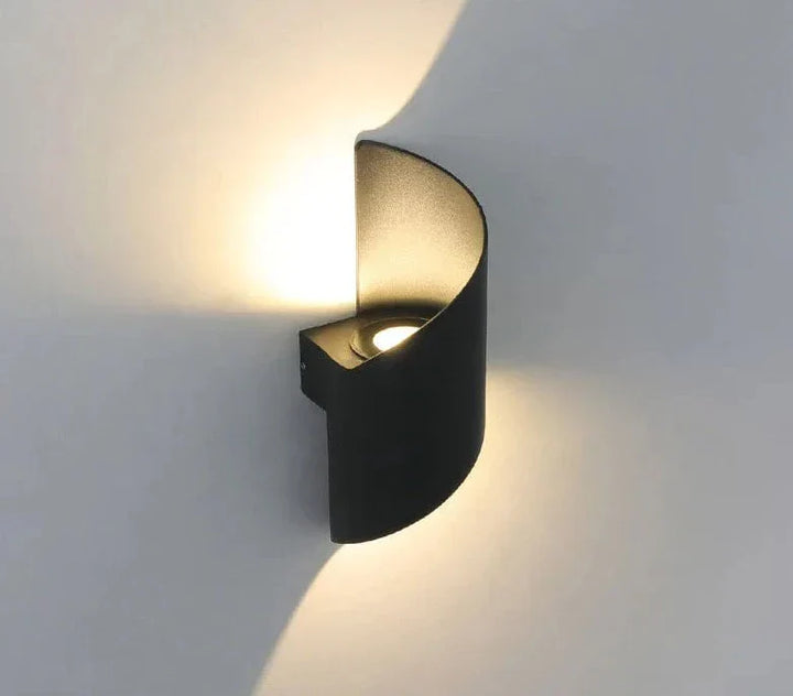 Lisslune | IronEdge – Modern Wall Light Crafted from Iron and Acrylic