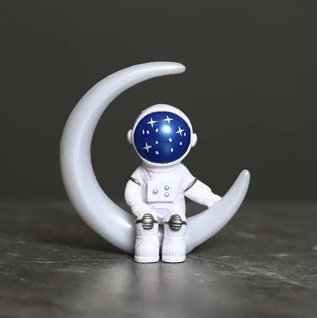 Lisslune | Resin Astronaut Figure Statue Space Traveler Sculpture Educational Toy Desk Decoration Astronaut Model For Children Gift