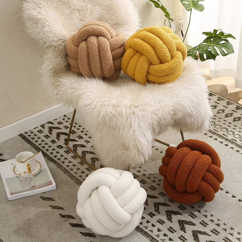 Lisslune | Throw Pillow - Cozy - Hand-knotted Ball - Sheepskin