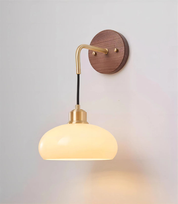 Lisslune | WalnutEdge – Modern Wall Lamp in Walnut and Brass
