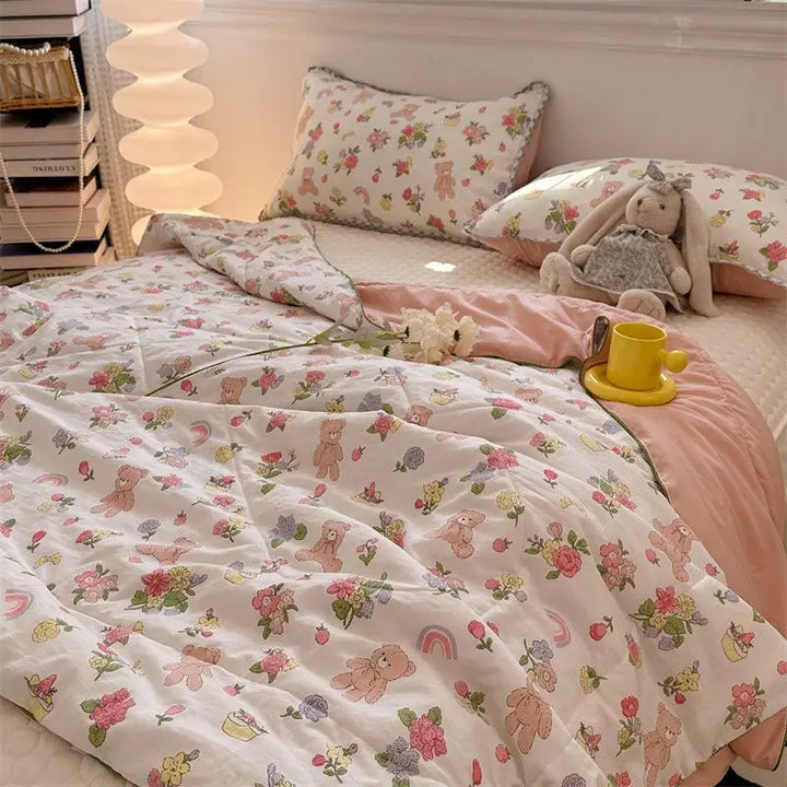 Rynx Floral Print Quilt Soft Skin-Friendly Breathable Summer Blanket with Ultrasonic Embossing Summer Machine Washable Bedspread