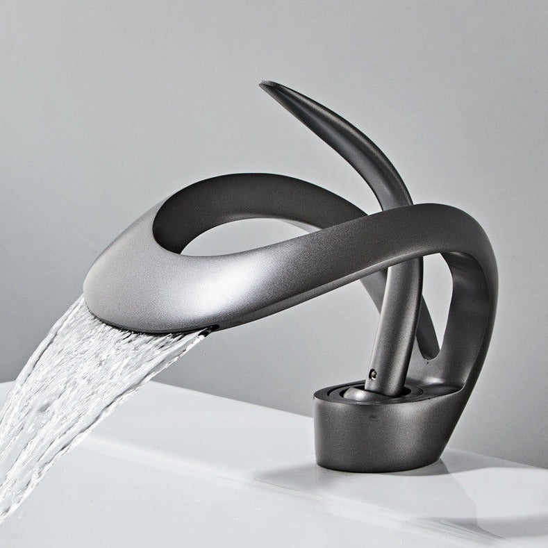 Lisslune | Modern curved bathroom faucet