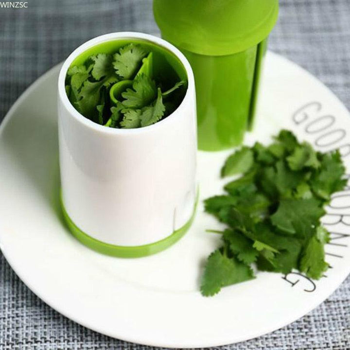 Lisslune | Bright green herb grinder and spice cutter set with practical spice container