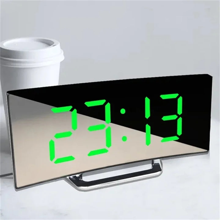 Lisslune | LED curved screen digital alarm clock with USB charging