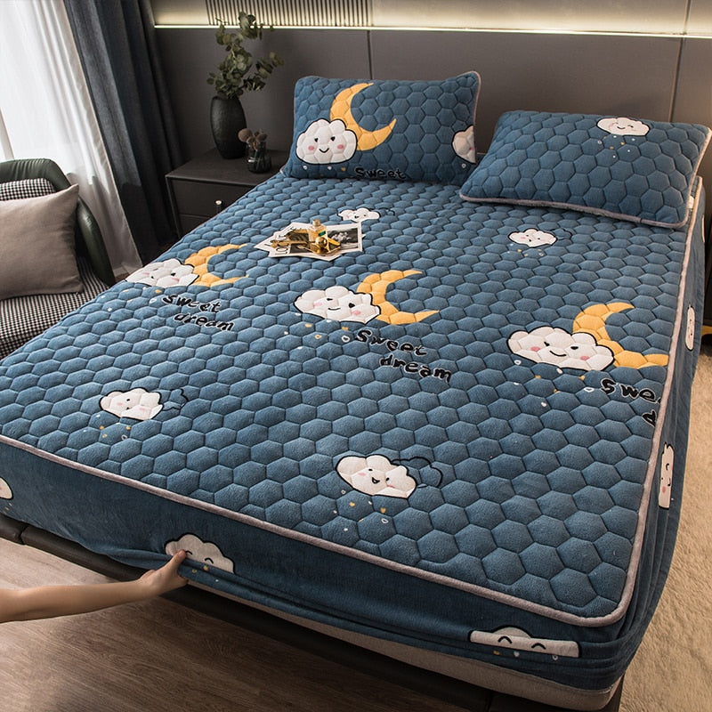 Lisslune | Elegant Velvet Thick Mattress Cover