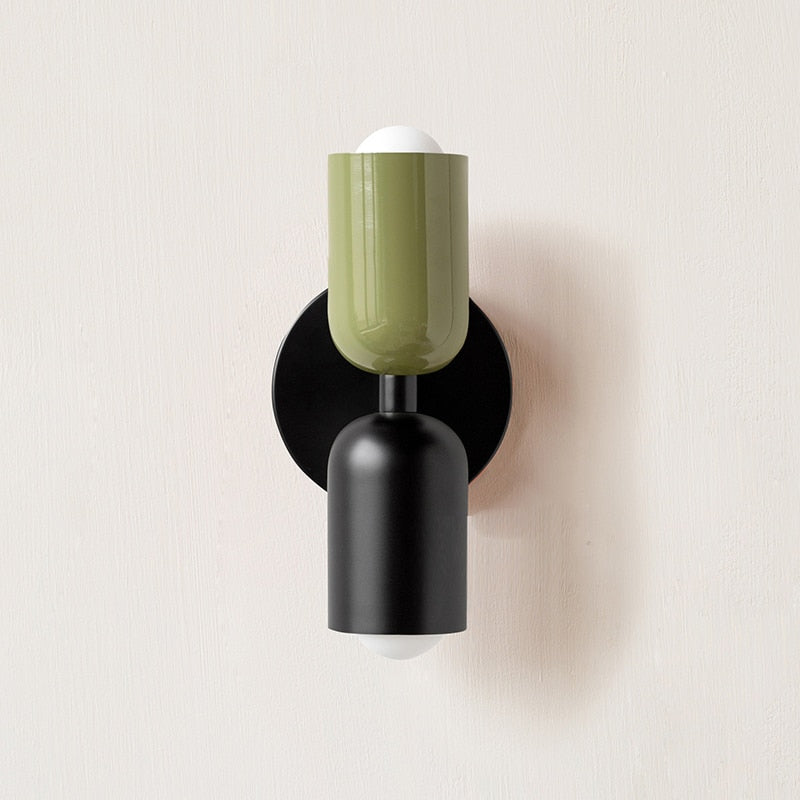 Lisslune | Lively, minimalist wall lamp with two light bulbs