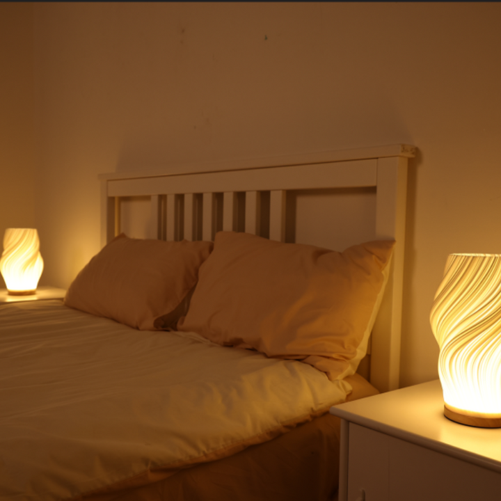Lisslune | VelaLume - Reliable table lamp with wavy shade design