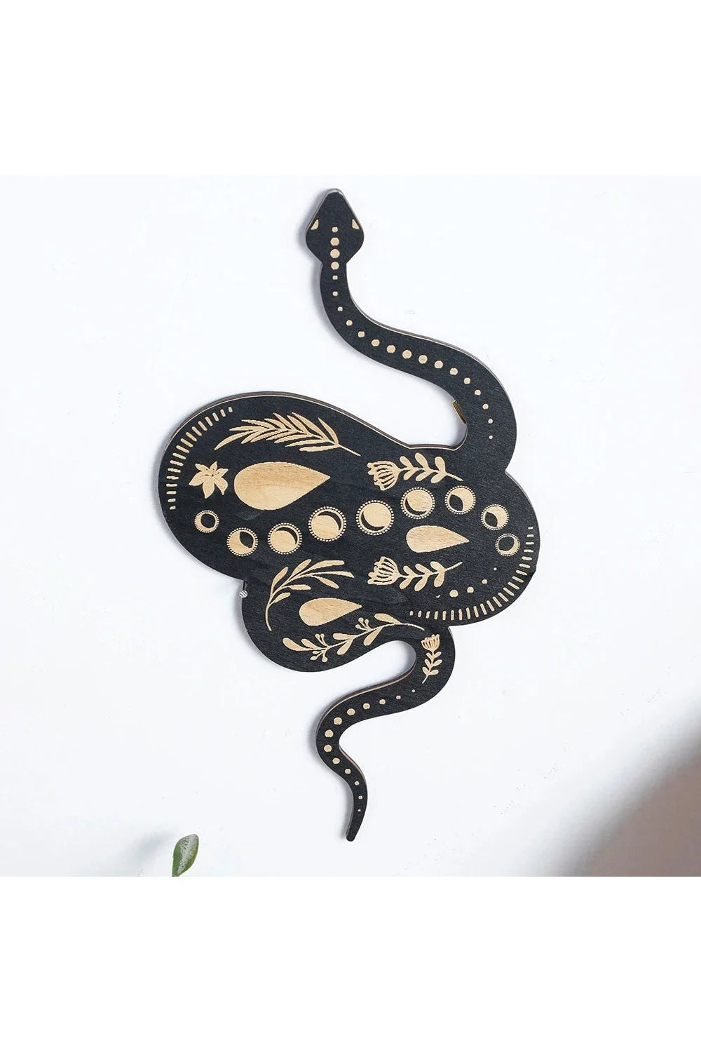 Lisslune | Snake Wand Art