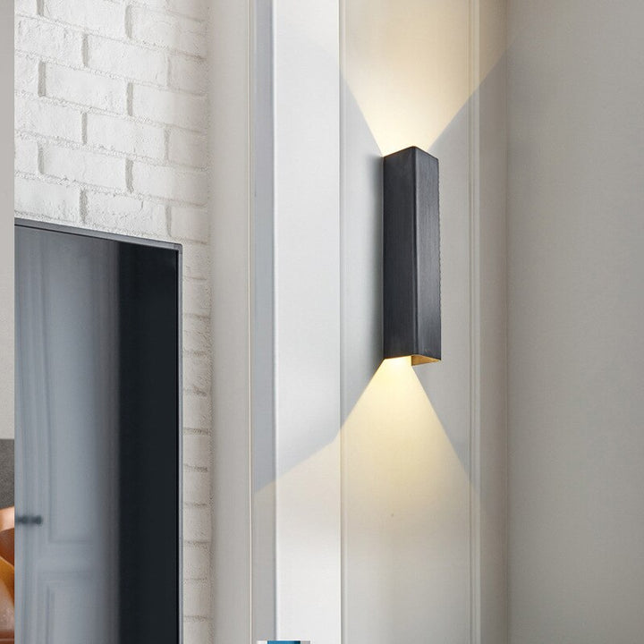 Lisslune | BeamLuxe – Sleek Outdoor Lamp for Contemporary Spaces