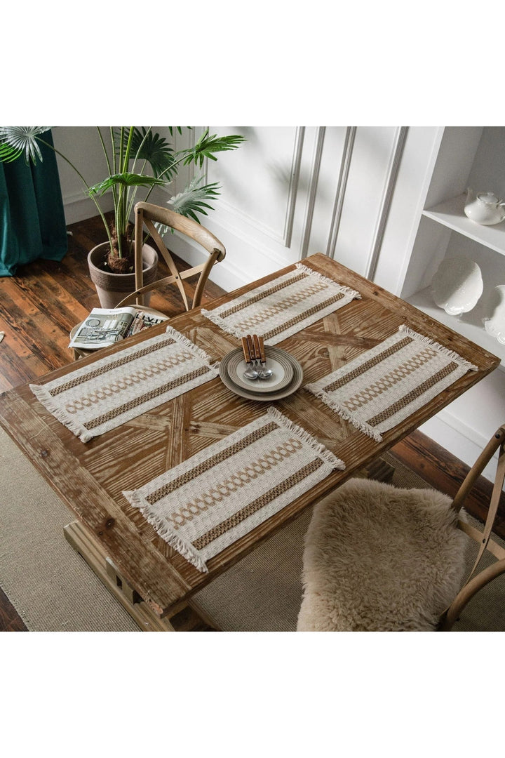 Lisslune | Table Runner - Light Academia