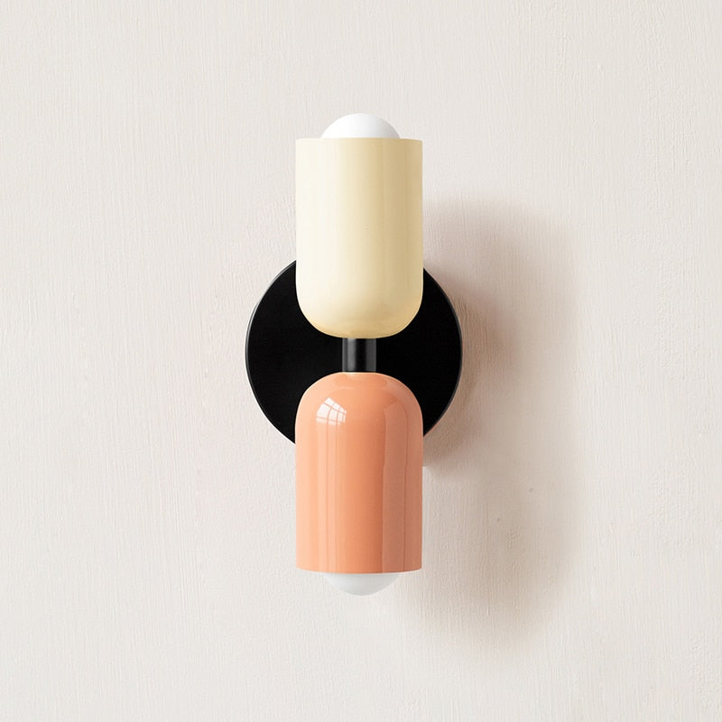 Lisslune | Lively, minimalist wall lamp with two light bulbs