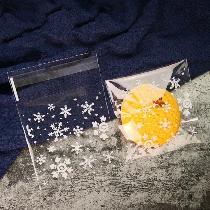 Rynx 50St Snowflake Christmas Plastic Candy Cookie Snack Packaging Bags Adhesive Gift Bags for Home Wedding Birthday Party