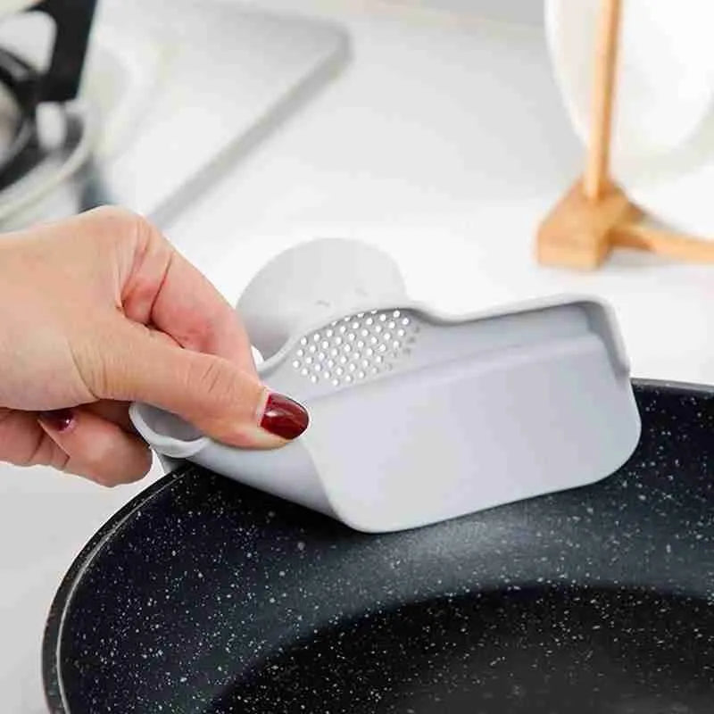Lisslune | Easy Clean Silicone Soup Pouring Nozzle