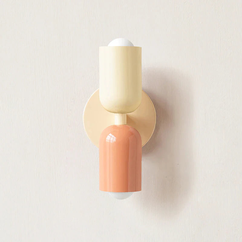 Lisslune | Lively, minimalist wall lamp with two light bulbs