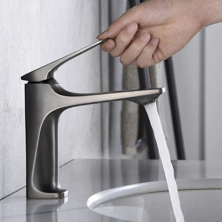 Lisslune | Elegant bathroom faucet - with single lever for timeless comfort