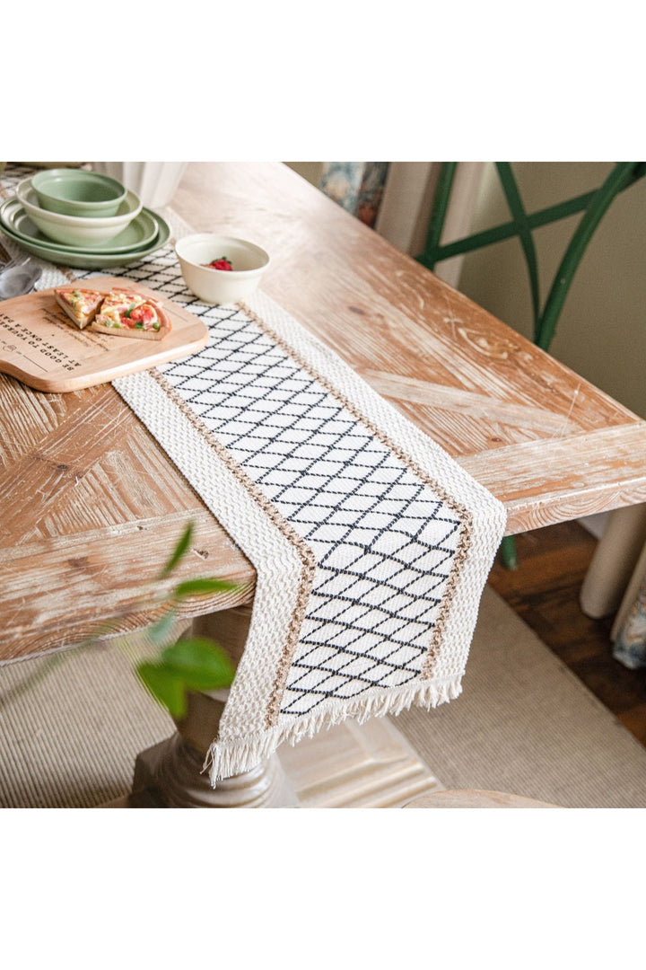 Lisslune | Table Runner - Light Academia