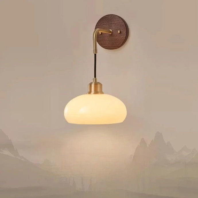 Lisslune | WalnutEdge – Modern Wall Lamp in Walnut and Brass