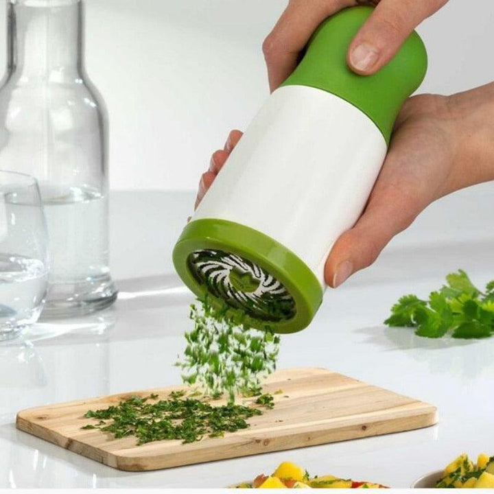 Lisslune | Bright green herb grinder and spice cutter set with practical spice container