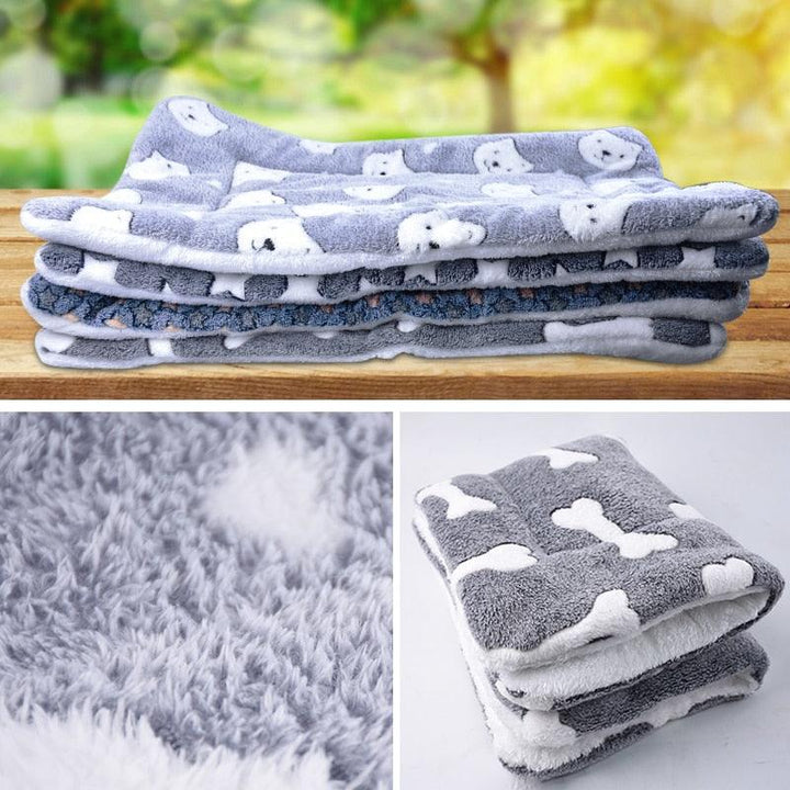 Lisslune | Plush Coral Velvet Pet Blanket - Ultimate Comfort for Dogs and Cats