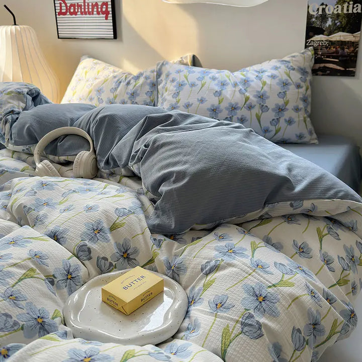 Rynx Bedding Set Duvet Cover Fresh Blue Floral. Crumpled Yann Bed Set Made of Four Parts, Washable Cotton Bed Sheets