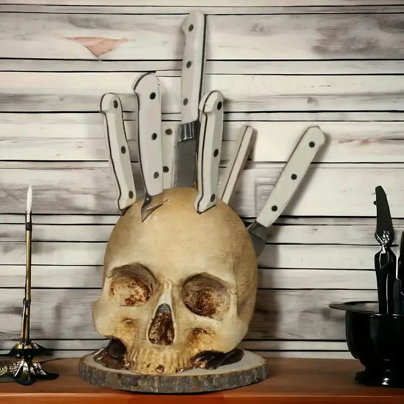 Lisslune | SUTURA - Gothic Skull Knife Holder