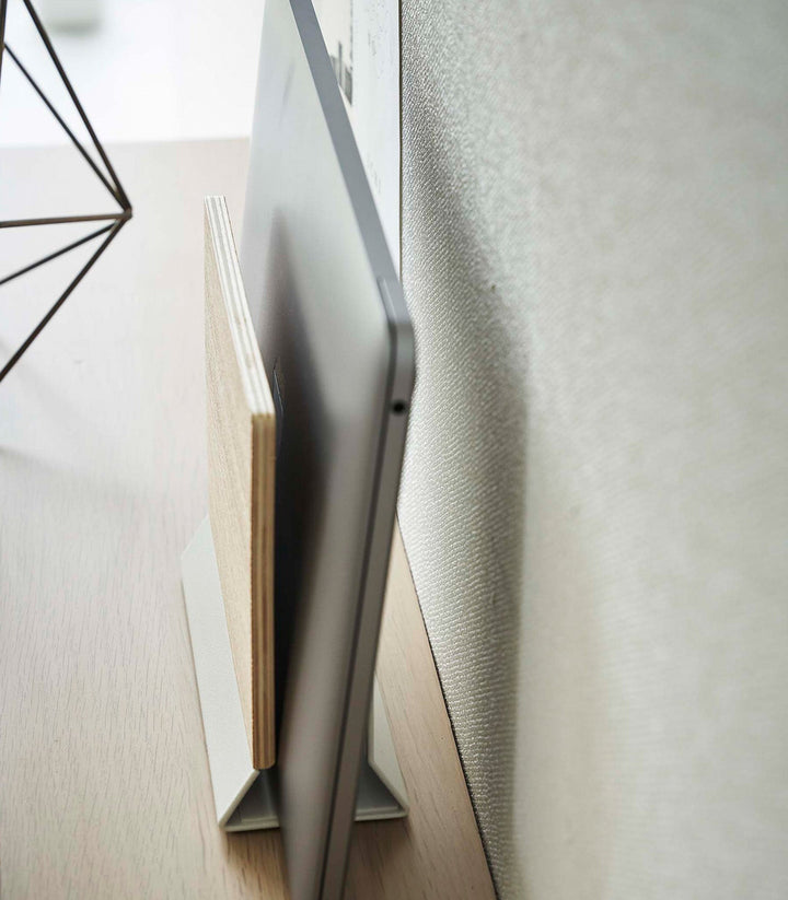 Lisslune | Slim Laptop Stand - Steel + Wood