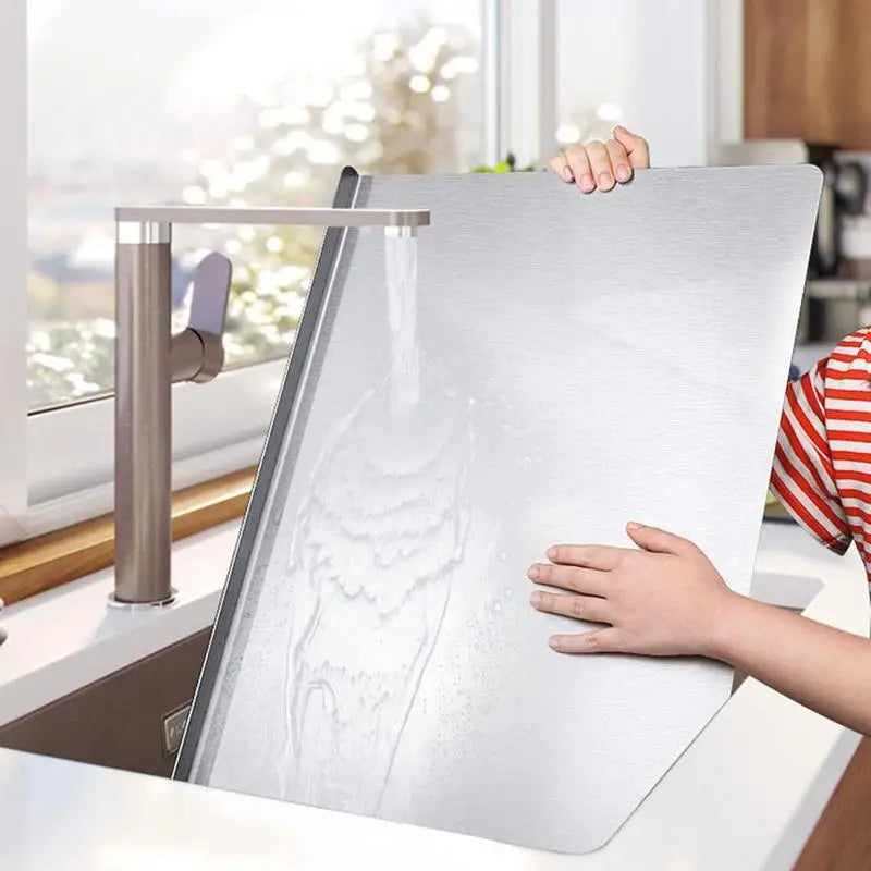Lisslune | SteelEdge – Hygienic stainless steel cutting board with non-slip and sleek edge design