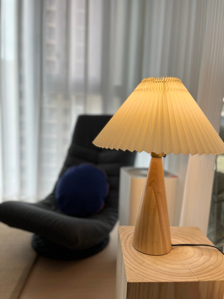 Lisslune | AntiqueRadiance – Elegant Wood and Metal Table Lamp