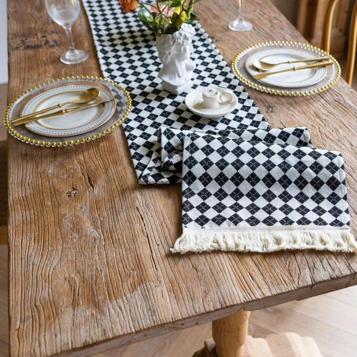 Lisslune | Tasseled Diamond Checkered Table Runner
