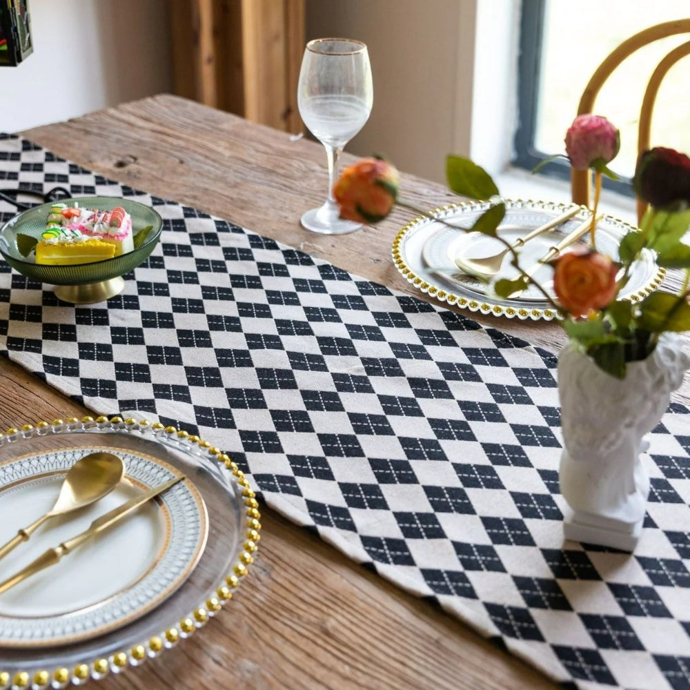 Lisslune | Tasseled Diamond Checkered Table Runner