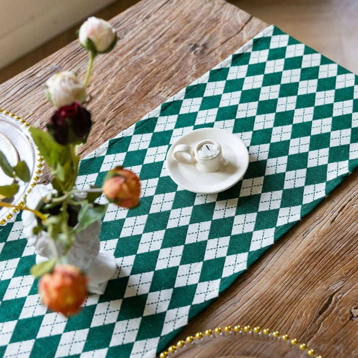 Lisslune | Tasseled Diamond Checkered Table Runner