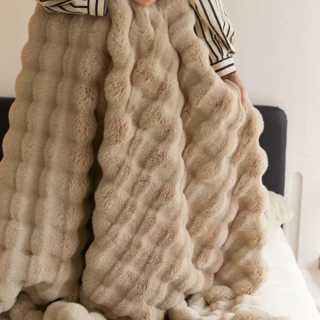 Lisslune | LuxFluff | Fluffy Synthetic Fur Blankets | Portable and Comfortable | Ultimate Warmth