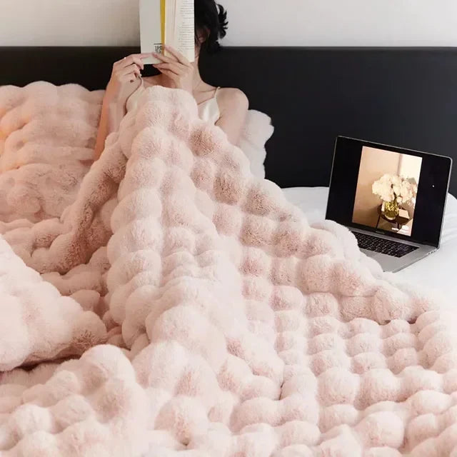 Lisslune | LuxFluff | Fluffy Synthetic Fur Blankets | Portable and Comfortable | Ultimate Warmth