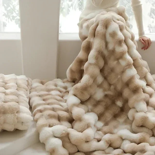 Lisslune | LuxFluff | Fluffy Synthetic Fur Blankets | Portable and Comfortable | Ultimate Warmth