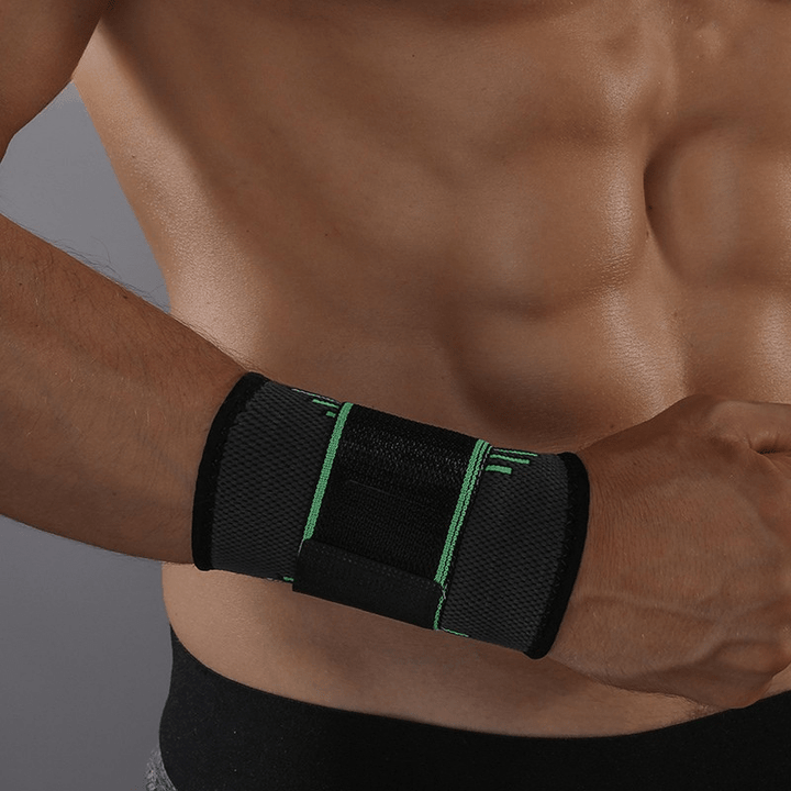 Lisslune | Wrist brace with stabilizing 3D compression