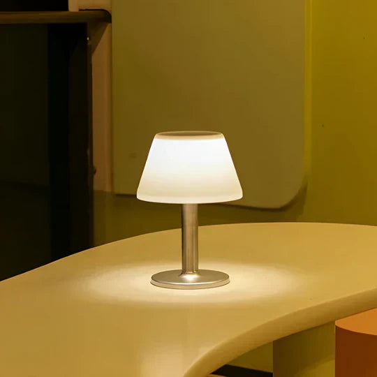 Lisslune | LumaSol - Elegant Solar Border Lamp