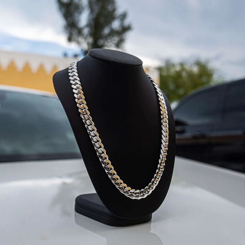 Lisslune | Timeless elegance for a strong appearance