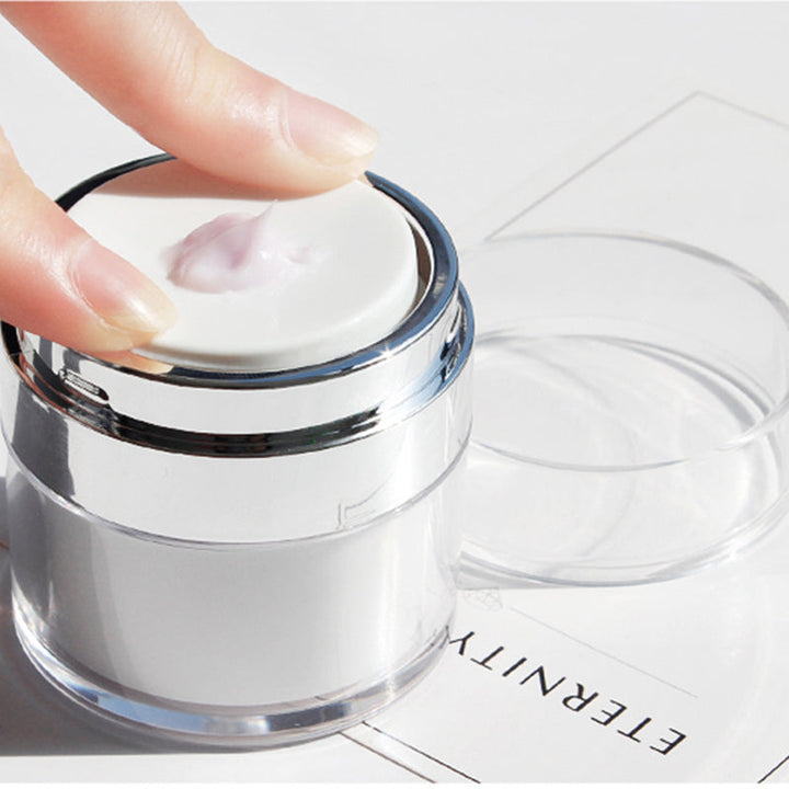 Lisslune | Vacuum bottle for face cream dispensing made of acrylic
