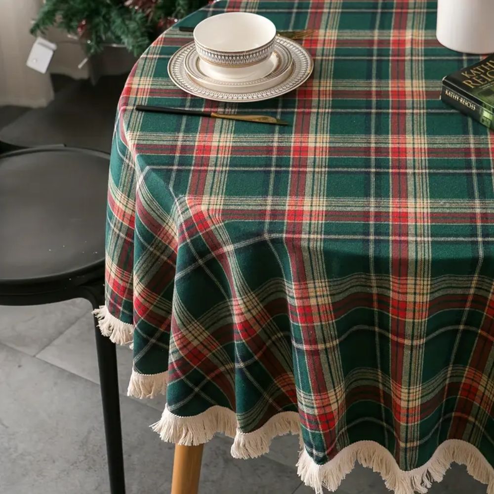 Lisslune | Vintage Holiday Plaid Round Tablecloth