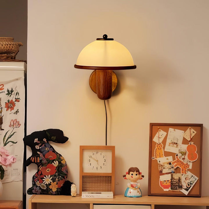 Lisslune | Nordlys Nature Wall Light – Mushroom-shaped Wood-look Decor